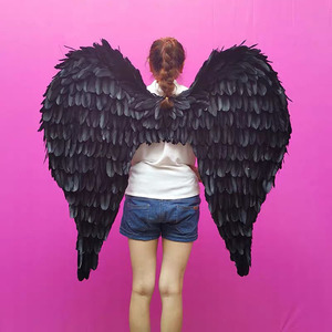 Alas <span class=keywords><strong>de</strong></span> Ángel <span class=keywords><strong>de</strong></span> Plumas <span class=keywords><strong>de</strong></span> Ganso Blancas y Negras para Adultos, Disfraz Económico y Popular para Halloween, Carnaval, Cosplay y Decoración <span class=keywords><strong>de</strong></span> Fiestas - Product Image 1