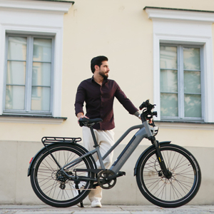 Bicicleta Eléctrica Urbana de 8 Velocidades con Asistencia de Pedaleo, Motor de Cubo Trasero de Carga Rápida de 3h, Freno Hidráulico con Sensor de Torque de Bajo Marco Inteligente de la UE - Product Image 1