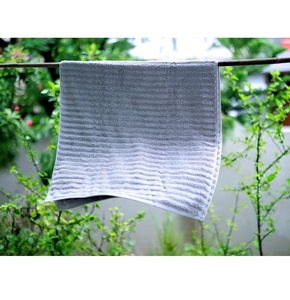 Serviette douce pour séchage des cheveux pour femmes et hommes fabriquée avec un tissu super absorbant à séchage rapide idéal pour les cheveux bouclés et raides de tous types - Product Image 2