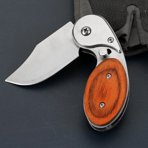 Cuchillo Plegable de Acero Inoxidable 440C con Mango de Madera para Exteriores, 13 cm, Ligero, Multifuncional, Portátil, Personalizable para Camping - Product Image 1