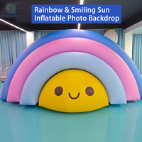 Arche gonflable arc-en-ciel avec un soleil souriant mignon, grande décoration gonflable arc-en-ciel pour les fêtes d'anniversaire des enfants