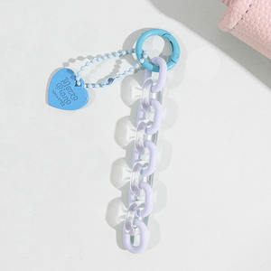 Porte-clés pendentif cœur avec chaîne, fait main en acrylique, pour sac ou téléphone - Product Image 2