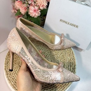 Chaussures de Mariée Blanches de Créateur en Dentelle à Talon Aiguille Pointu pour Femme - Product Image 1