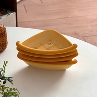 Assiette en céramique et porcelaine légère, écologique, mignonne, pour collations, cuisson, camping, dessin animé, peinte à la main, forme irrégulière, compatible micro-ondes