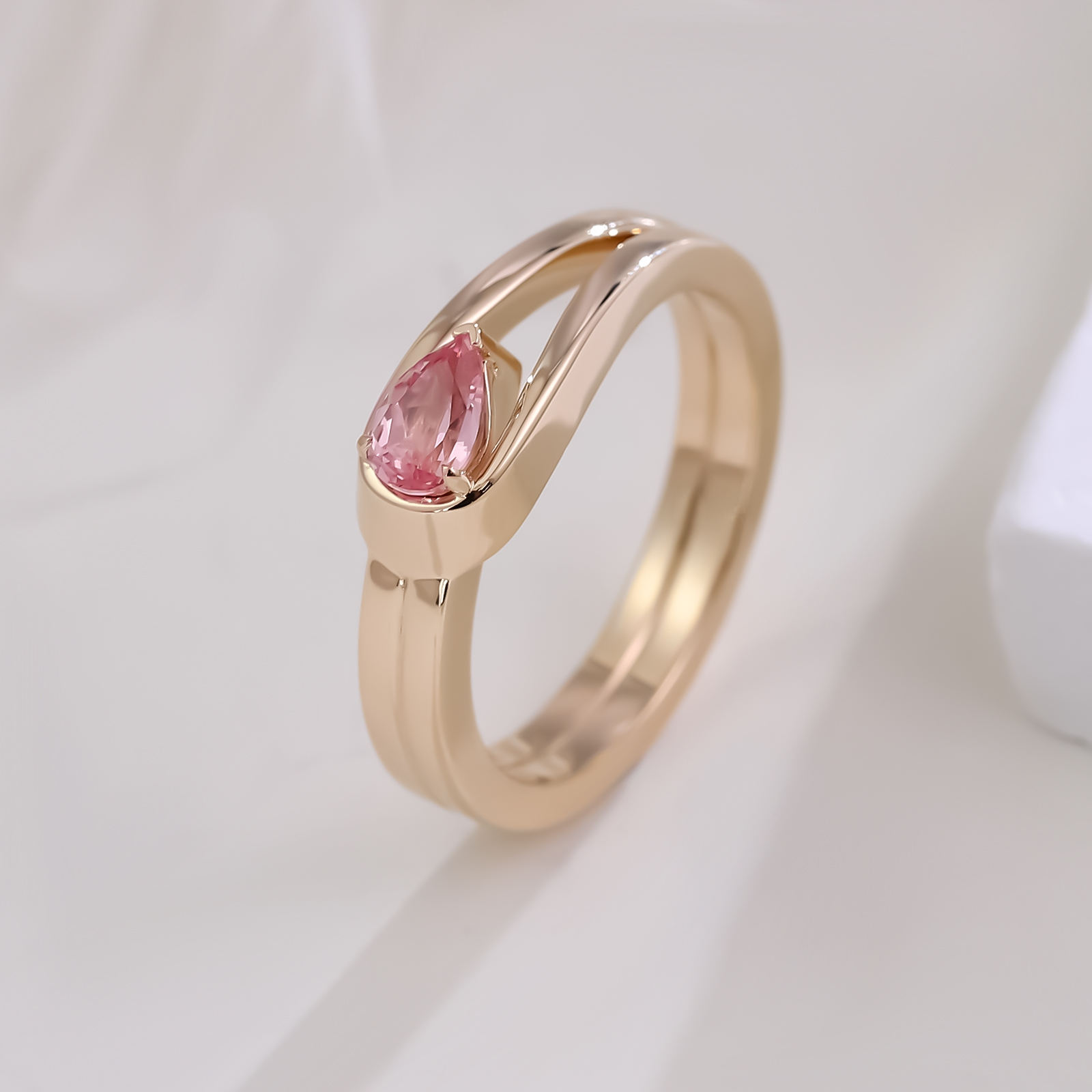 Bague en or 18 carats avec pierres précieuses de laboratoire