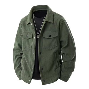 Blouson <span class=keywords><strong>en</strong></span> <span class=keywords><strong>velours</strong></span> <span class=keywords><strong>côtelé</strong></span> uni pour homme avec revers – <span class=keywords><strong>Manteau</strong></span> de travail décontracté polyvalent au style jeune et tendance - Product Image 4