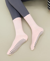 Chaussettes de sport antidérapantes et anti-friction en polyester tricoté fin de haute qualité pour le yoga, le Pilates et le fitness en intérieur