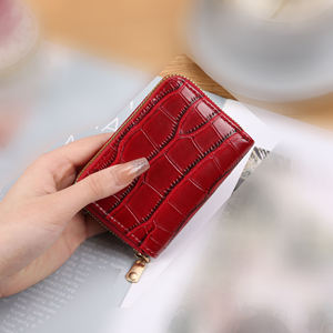 Porte-cartes mini tendance pour femmes avec imitation peau de crocodile et disposition intérieure haute capacité - Product Image 3