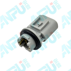 Portalámparas T10 WzL 354 de Plástico para Automóviles, Compatible con Modelos Hyundai Elantra y Kia 01-06 - Product Image 1