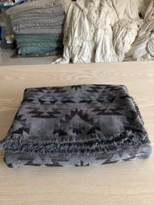 Fourniture d'usine 100% Polyester Laine Doux Aztèque <span class=keywords><strong>Tissu</strong></span> Imprimer Taille Personnalisée Extérieur Jeter Couverture Anti-Pilule Caractéristique Fil Teint - Product Image 2