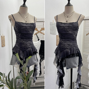 Camisola de malla con diseño de diseñador, corta, asimétrica, con encaje irregular, patchwork, dobladillo con cintas y volantes, efecto realista - Product Image 2