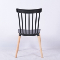 Chaise scandinave populaire en gros 2026, nouveau design, chaise de salle à manger en plastique pour restaurant