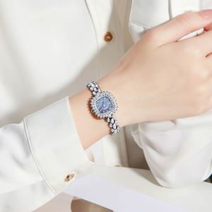 Reloj de Cuarzo con Cadena de Girasoles Pequeños, Regalo Perfecto para las Fiestas, para Mujer - Product Image 5