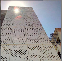 Panel Layar Logam Potongan Laser Kustom Pola Cetak CAD Khusus Pembatas Ruangan Aluminium untuk Dinding Lobi Hotel Mewah