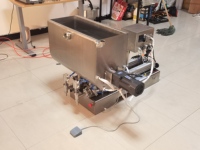 Remplisseuse semi-automatique pneumatique de liquides et pâtes 80L avec mélangeur chauffant et moteur pour applications chimiques et de boissons