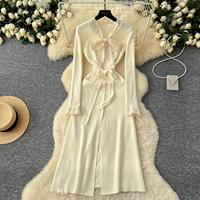 Robe décontractée élégante pour femmes, en dentelle, avec nœud, tricotée, à manches longues, coupe évasée, avec détails boutonnés, pour un usage quotidien