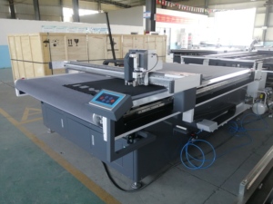 Yuchen CNC 1625 Vinyl Nhãn phản chiếu phim cửa sổ Tint phim máy cắt dao động với giá tốt độ chính xác cao - Product Image 3