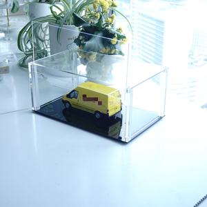 Boîte de présentation en acrylique haut de gamme et écologique avec base noire, idéale pour les amateurs de modèles réduits de voitures et la décoration intérieure - Product Image 4