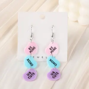 زوج أقراط متدلية للسيدات مُصممة على شكل قلب من الأكريليك مجوهرات عصرية للسيدات والفتيات مناسبة كهدية لعيد الميلاد - Product Image 2