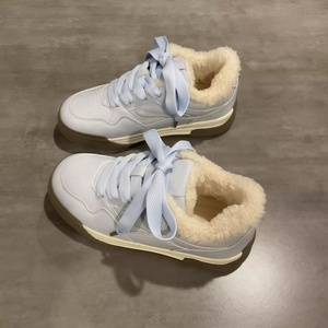 Baskets <span class=keywords><strong>plateforme</strong></span> de luxe populaires pour femmes, doublées polaire, style décontracté, nouvelle collection hiver 2024, semelle épaisse polyvalente, inspirées de la mode allemande - Product Image 3