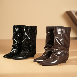 Bottes moto en cuir verni à talon compensé bas et bout pointu, mi-mollet, confortables à enfiler, pour femme, modèle 5198 - Product Image 2