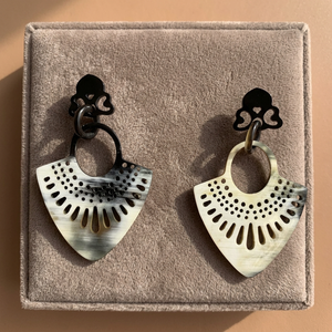 Meilleures ventes 2026 : Boucles d'oreilles créoles tendance en corne, pendentifs et breloques artisanaux, meilleures ventes - Product Image 2