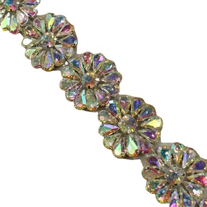 HC-7083 Hechun Populaire Personnalisé Garnitures de mariée perlées à coudre carrées en <span class=keywords><strong>strass</strong></span> de cristal à 8 facettes Guangzhou <span class=keywords><strong>Mariage</strong></span> OEM - Product Image 3