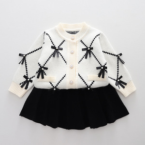 Conjunto de Suéter Tejido de Moda para Niñas Otoño Invierno, Cárdigan Tejido con Lazo de Perlas y Falda Corta, 2 Piezas - Product Image 2