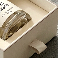 Boîte à parfum rigide blanche de luxe personnalisée avec emballage écologique réutilisable pour les cosmétiques, les soins de la peau et les parfums