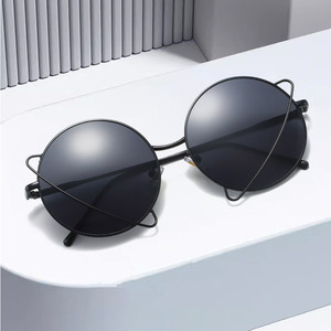 Occhiali da Sole a Forma di Pianeta Unici all'Ingrosso per Donne, Lenti Bicolore UV400, Occhiali da Sole Rotondi in Metallo per Signore - Product Image 2