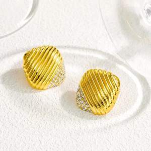 Grosir perhiasan baja tahan karat 18K zirkon Matte berlapis emas Retro mewah buatan tangan disesuaikan merek pre-<span class=keywords><strong>promo</strong></span> wanita ditindik - Product Image 1