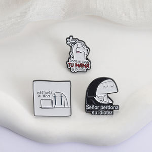 面白いスペイン語の引用簡略化されたフィギュアフロークミームエナメルピンセニョールペルドナスーイディオテス会議午後6時のブローチラペルバッジピン - Product Image 3