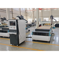 Machine CNC multifonction de perçage, rainurage et découpe 1325 pour la production de meubles de cuisine et de panneaux en mélamine