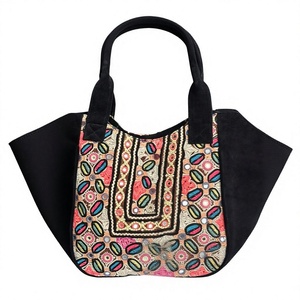 Bolso Tote Étnico Hecho a Mano, Estilo Boho, de Terciopelo Bordado, Impermeable, con Cierre de Cremallera - Product Image 4