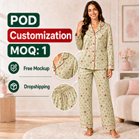 Ensemble de pyjama personnalisé en satin crème avec col cranté motif poinsettia pour femme, en polyester, pour Noël, POD, MOQ 1 pièce, Dropshipping