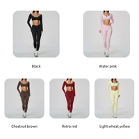 Ensemble de sport pour femme : Haut court rembourré à col halter contrastant et manches longues, et Legging taille haute sculptant le ventre et rehausseur de fesses