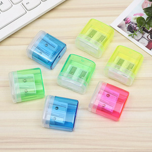 เครื่องเหลาดินสอพลาสติกแบบใสสองรู ดีไซน์ฝาสีสันสดใสสำหรับเด็ก - Product Image 4
