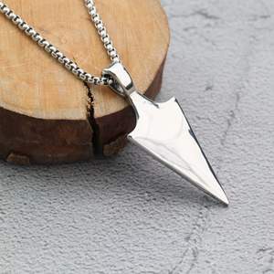 Colgante de flecha de acero inoxidable estilo nórdico vintage con texto rúnico, amuleto vikingo para hombre, regalo de joyería. - Product Image 4