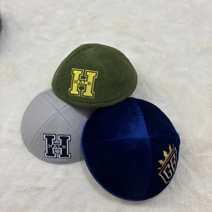 หมวกคิปปาห์ผ้าลินินสั่งทำพิเศษ 4 แผ่นปักอักษรย่อ ระบายอากาศได้ดี สีพื้น สำหรับงานแต่งงานและบาร์มิตซ์วาห์  ลดราคาพิเศษ - Product Image 1