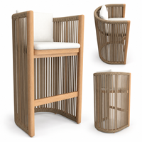 Collection de mobilier de bar d'extérieur Signature Coastal, ensemble table et tabourets en corde tressée faits à la main pour un espace de vie extérieur haut de gamme