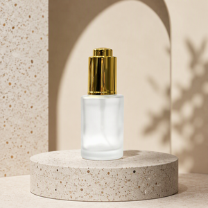 Flacon en verre givré mat de 30 ml avec bouchon doré métallique pour sérum de soin de la peau - Product Image 1