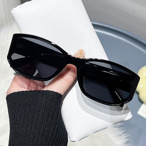 แว่นกันแดดทรงโค้งสำหรับผู้หญิงกรอบพีซีสีดำป้องกันรังสียูวี 400 ประเภท 3 แว่นกันแดดสไตล์การขับขี่ MD11305 - Product Image 5