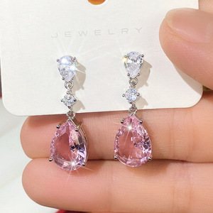 Orecchini a goccia rosa per donna, eleganti e dallo stile dolce, gioielli per l'orecchio scintillanti da indossare tutti i giorni - Product Image 4