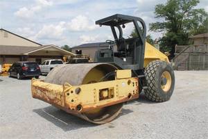 Rouleau compresseur Bomag BW 211D-3 d'occasion de haute qualité, en bon état, à vendre. Bomag 213 217 216 225D - Product Image 4