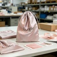 Sac à cordon en satin avec logo personnalisé, sac anti-poussière en soie, sac à cheveux en satin pour extensions capillaires, perruques et emballage de bijoux