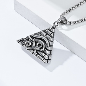 Collier pendentif en acier titane style yunnique rétro, pyramide égyptienne ancienne, œil d'Horus, bijoux artistiques de niche - Product Image 3