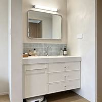 Meuble-lavabo flottant américain sur mesure, texture bois blanc, avec miroir mural et lampe pour maison résidentielle