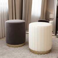 Tabouret en cuir confortable avec rangement et rembourrage doux, ottoman moderne pour la maison et l'hôtel