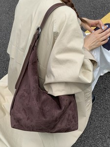 Bolso de imitación de gamuza de gran capacidad, de PU, para otoño/invierno, informal, de un solo hombro, de alta gama, de color liso, para llevar bajo el brazo, <span class=keywords><strong>al</strong></span> <span class=keywords><strong>por</strong></span> <span class=keywords><strong>mayor</strong></span>. - Product Image 1