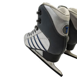 अनुकूलन योग्य आंकड़ा प्रदर्शन और खुदरा के लिए सुरुचिपूर्ण बर्फ स्केट्स - Product Image 4